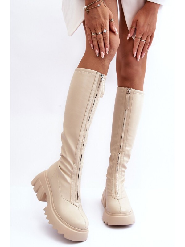 Batai ant didžiulės platformos