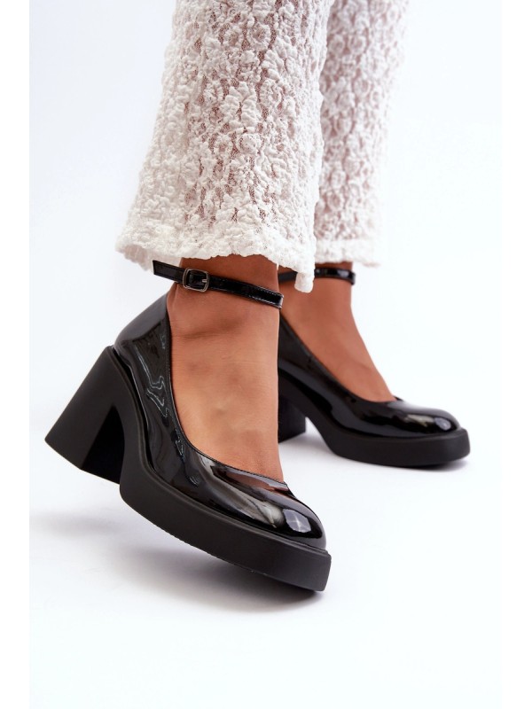 Lakuotos odos moteriškos basutės su kulnu, juodos Vinceza 66621