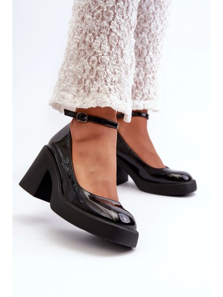 Lakuotos odos moteriškos basutės su kulnu, juodos Vinceza 66621