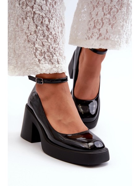 Lakuotos odos moteriškos basutės su kulnu, juodos Vinceza 66621