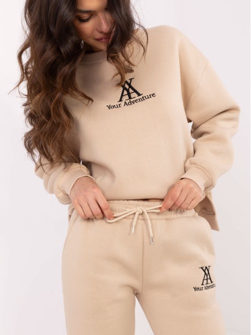 Stililngas sportinis kostiumas su aplikacija 2