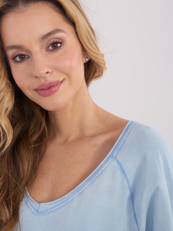 Bluzka-IT-BZ-6465-1.65-jasny niebieski