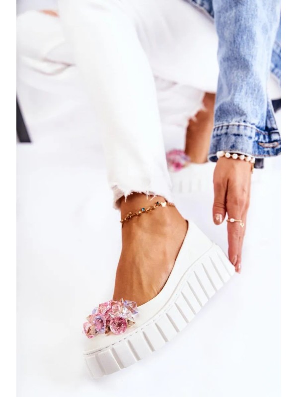 Moteriški sportbačiai su storu padu ir dekoratyviniu suvarstymu