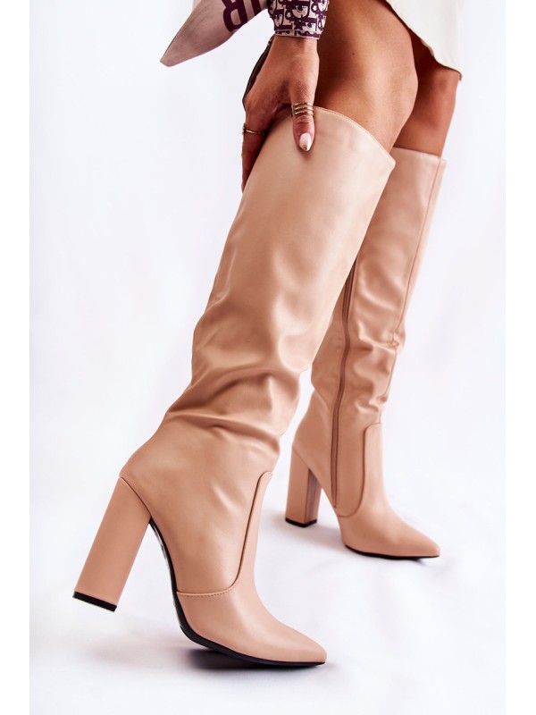 Klasikiniai batai ant stulpų, nuogi Mayra