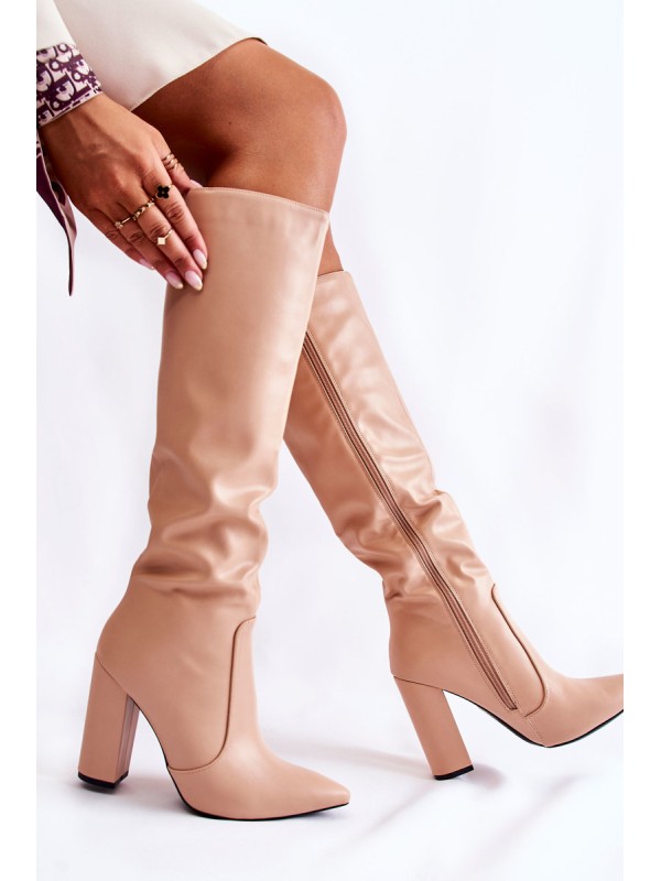 Klasikiniai batai ant stulpų, nuogi Mayra