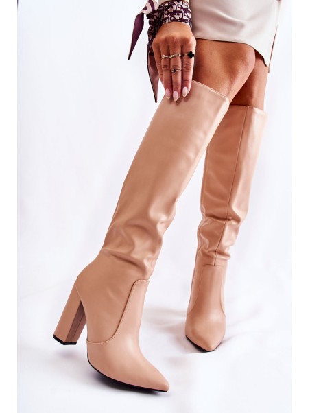 Klasikiniai batai ant stulpų, nuogi Mayra