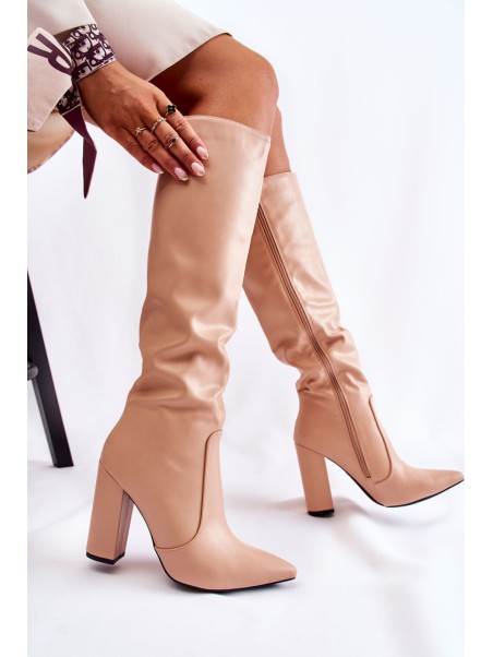 Klasikiniai batai ant stulpų, nuogi Mayra