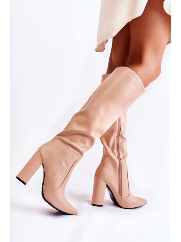 Klasikiniai batai ant stulpų, nuogi Mayra