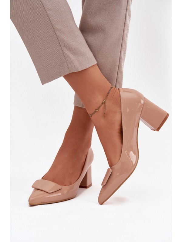 Patent leather pumps on heel with decoration Nude Isoline