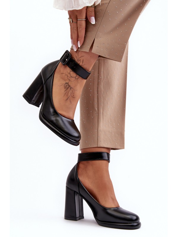 Heeled Sandals with Buckle Black Idovana