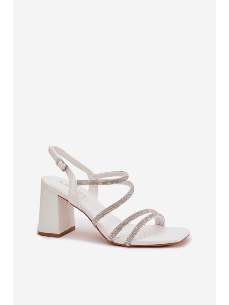 Moteriškos basutės su blokiniu kulnu, dirželiais ir cirkoniais, baltos Brelia