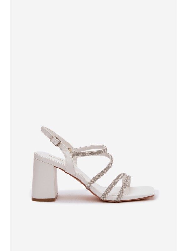 Moteriškos basutės su blokiniu kulnu, dirželiais ir cirkoniais, baltos Brelia