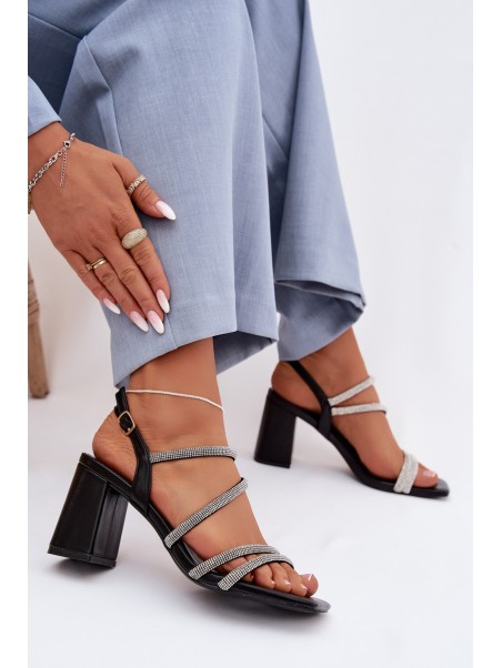 Moteriškos basutės su blokiniu kulnu, dirželiais ir cirkoniais Brelia