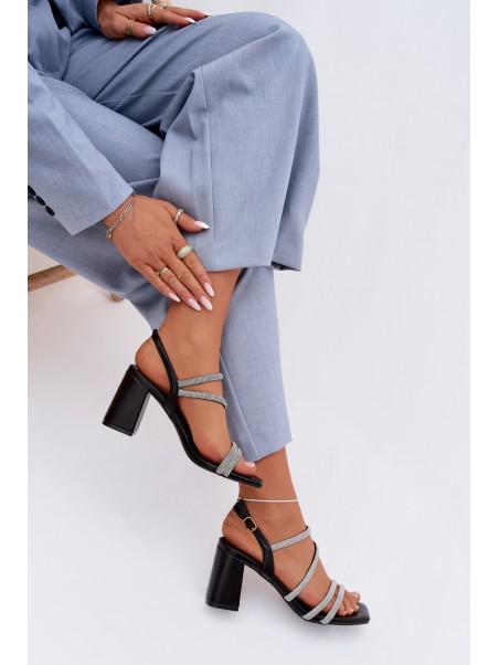 Moteriškos basutės su blokiniu kulnu, dirželiais ir cirkoniais Brelia