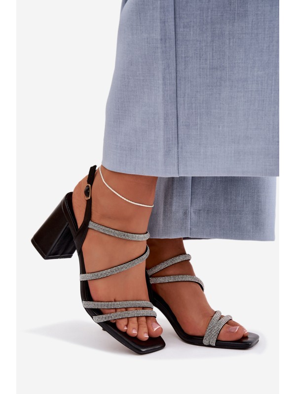 Moteriškos basutės su blokiniu kulnu, dirželiais ir cirkoniais Brelia