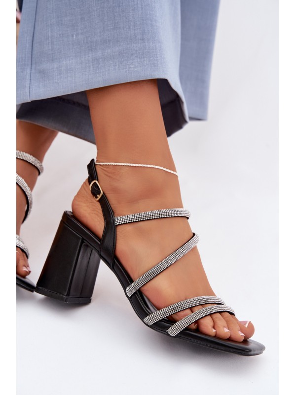 Moteriškos basutės su blokiniu kulnu, dirželiais ir cirkoniais Brelia