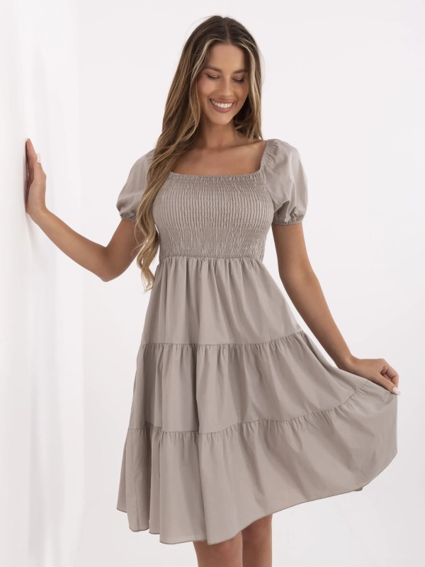 Suknelė-MI-SK-A2561.89-tamsiai smėlio spalvos