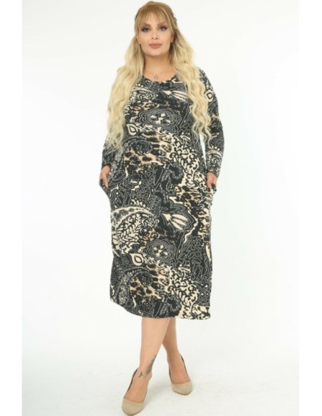 Marga suknelė virš kelių