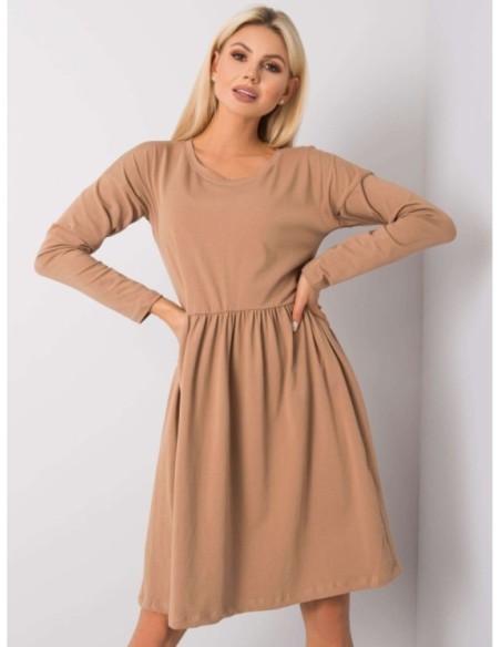 Sukienka-RV-SK-5889.41P-camelowy