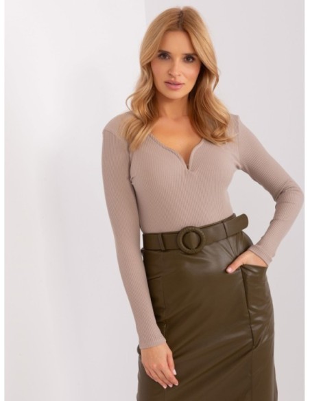 Bluzka-RV-BZ-9206.52P-ciemny bezowy