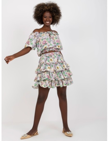 Gėlėtas vasariškas kostiumėlis su sijonu