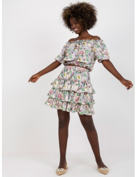 Gėlėtas vasariškas kostiumėlis su sijonu