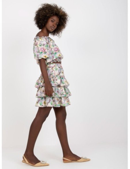 Gėlėtas vasariškas kostiumėlis su sijonu