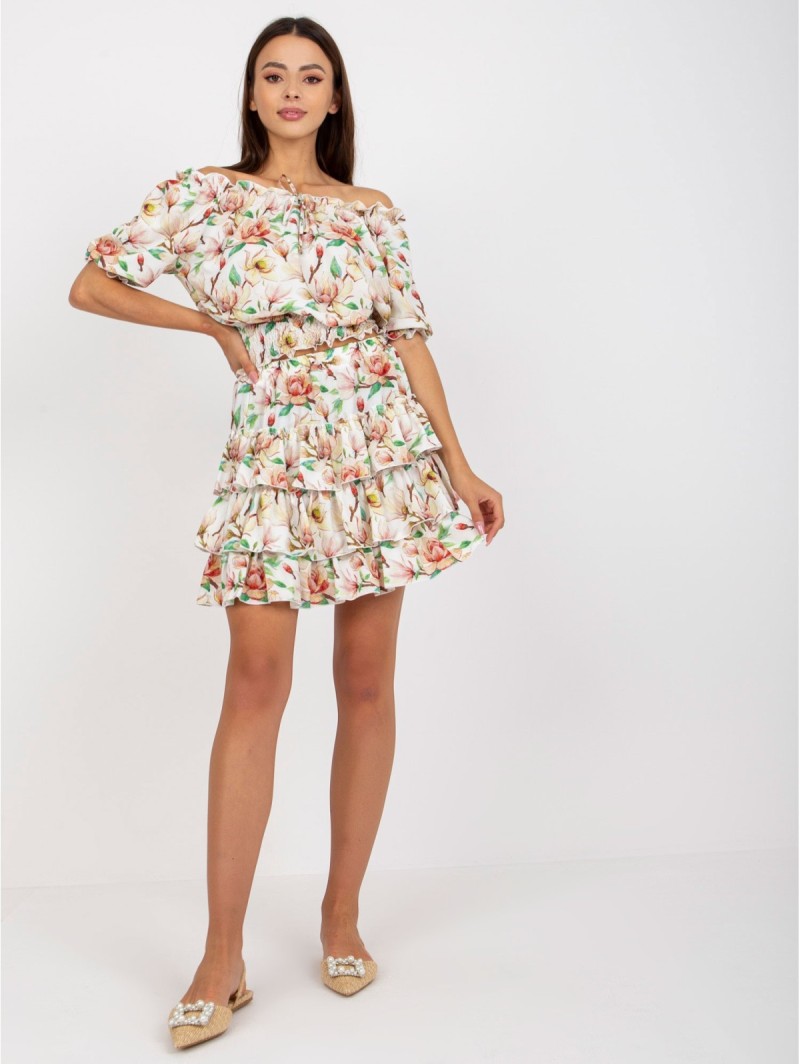 Gėlėtas vasariškas kostiumėlis su sijonu