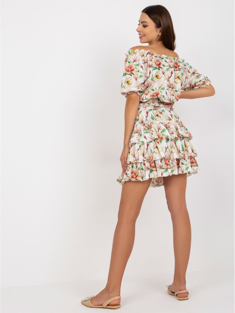 Gėlėtas vasariškas kostiumėlis su sijonu