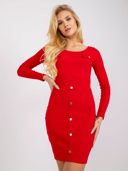 Raudona suknelė ilgomis rankovėmis