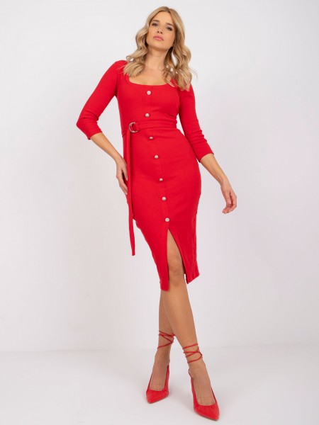 Klasikinė raudona suknelė su skeltuku